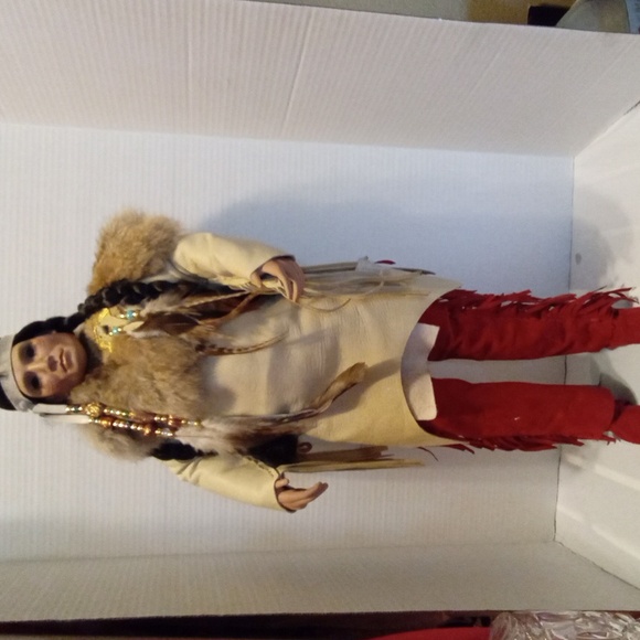 Native American doll - Picture 2 of 10